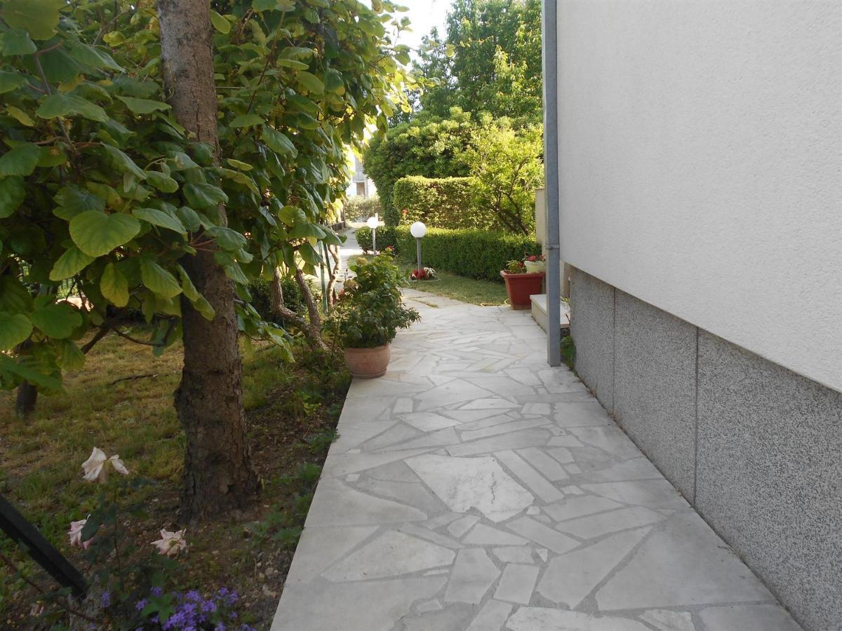 Apartment Cherry Kastela Exterior photo
