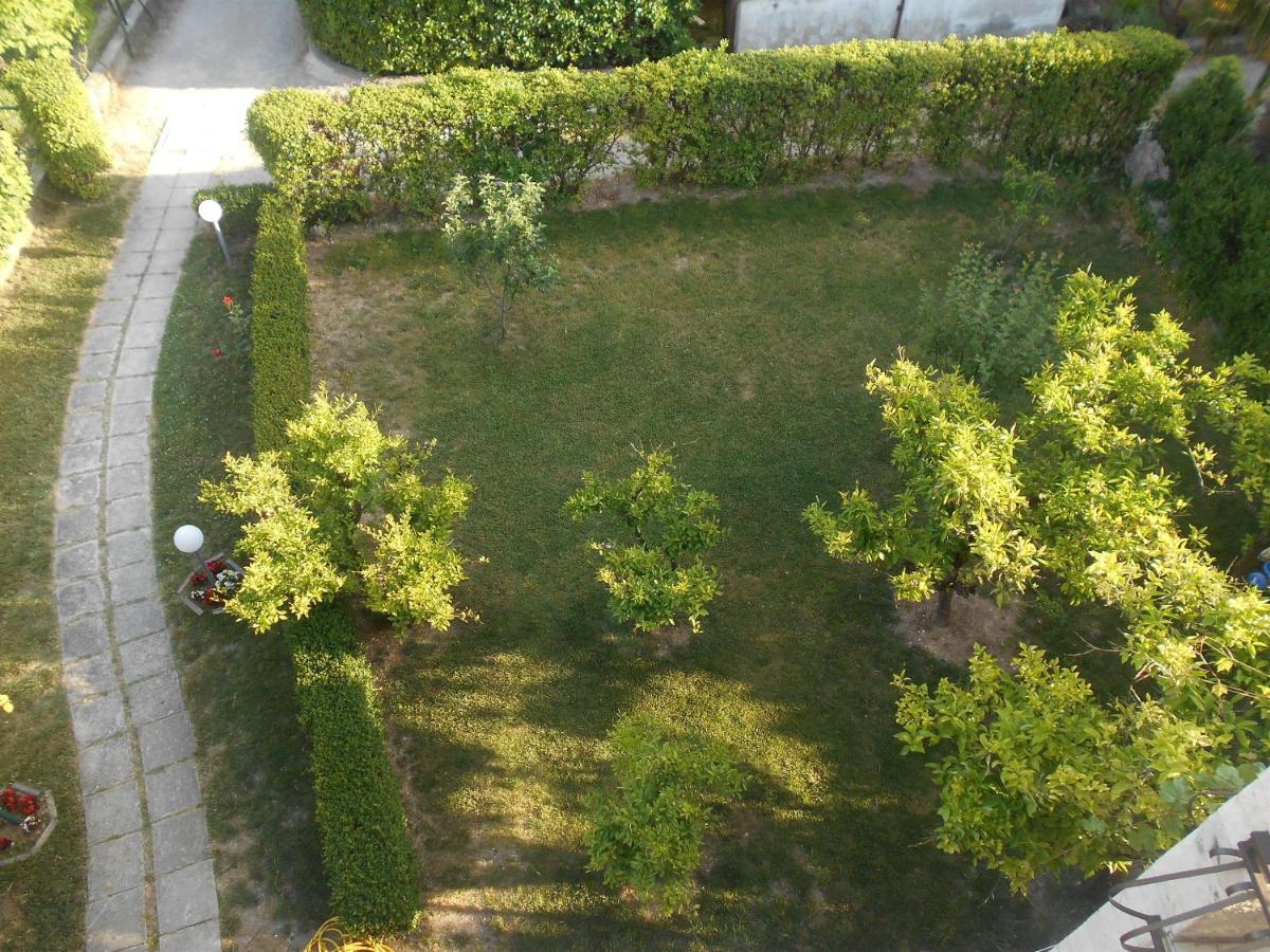 Apartment Cherry Kastela Exterior photo